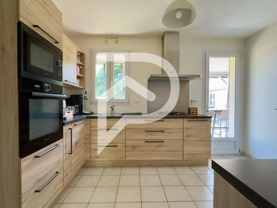 Maison - 93 m² - 4 pièces