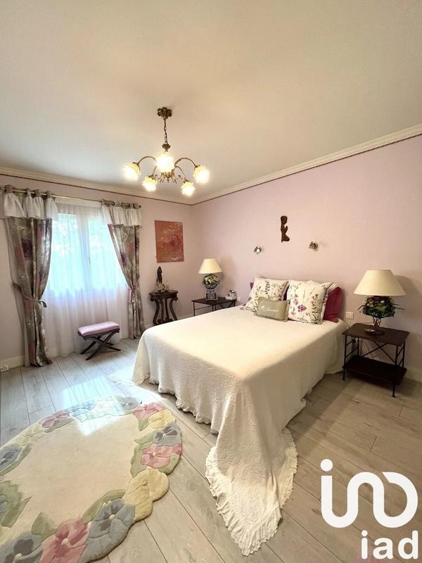 Maison - 260 m² - 10 pièces