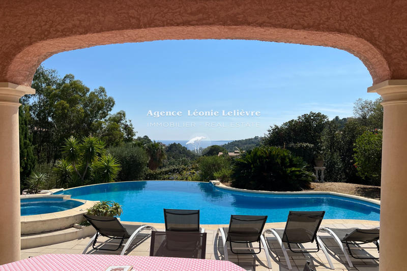 Maison - 220 m² - 6 pièces