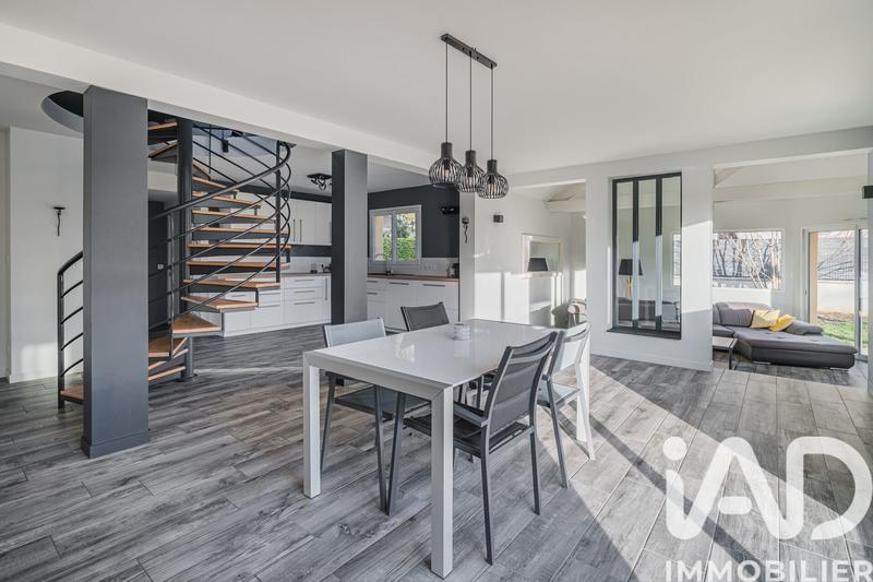 Maison - 161 m² - 7 pièces