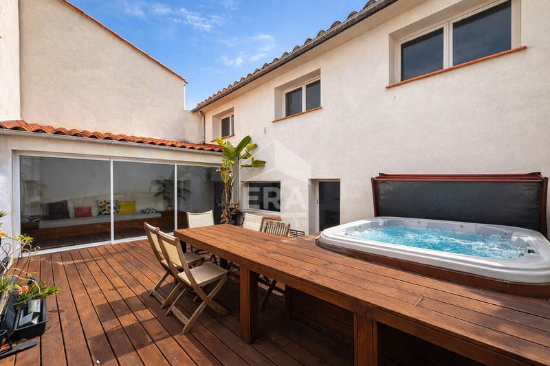 Villa - 290 m² - 9 pièces