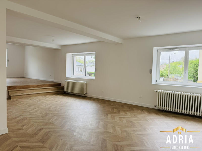 Maison traditionnelle - 236 m² - 11 pièces