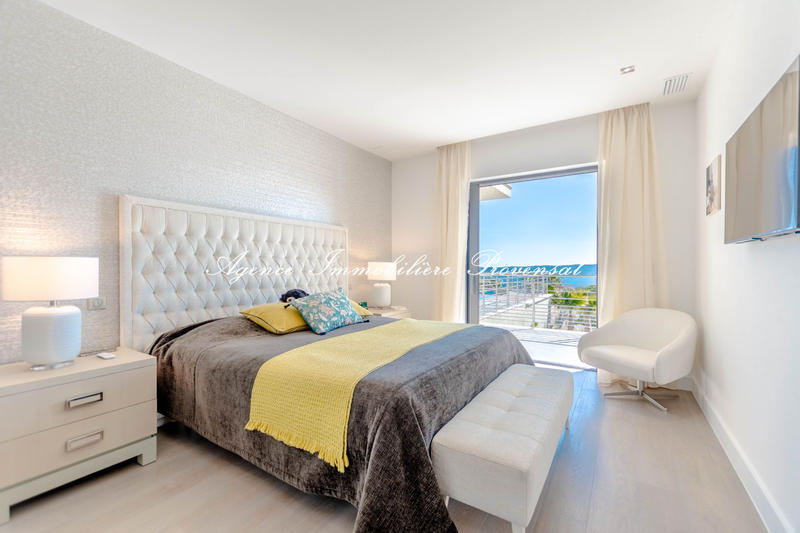 Villa - 313 m² - 7 pièces