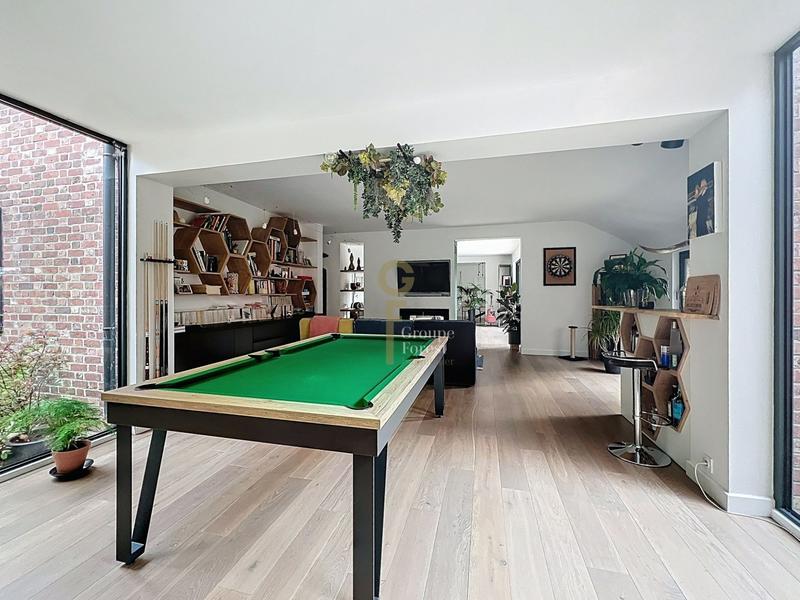 Maison - 245 m² - 9 pièces