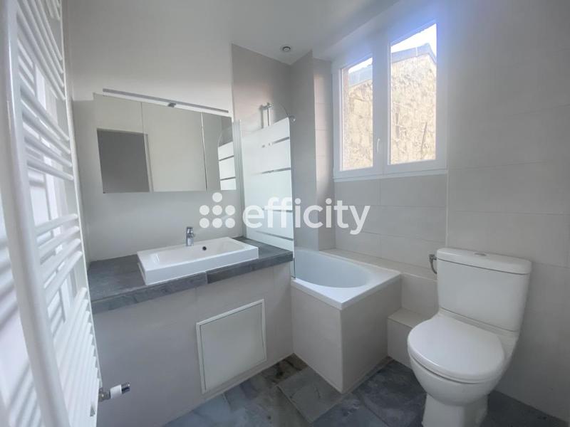 Maison - 208 m² - 8 pièces