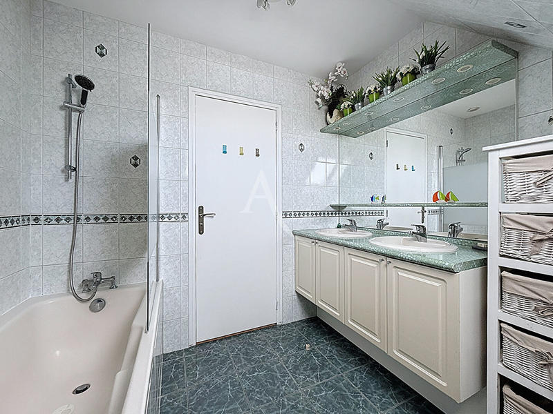 Maison - 140 m² - 7 pièces