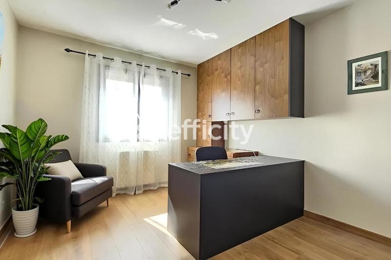 Pavillon - 211 m² - 8 pièces