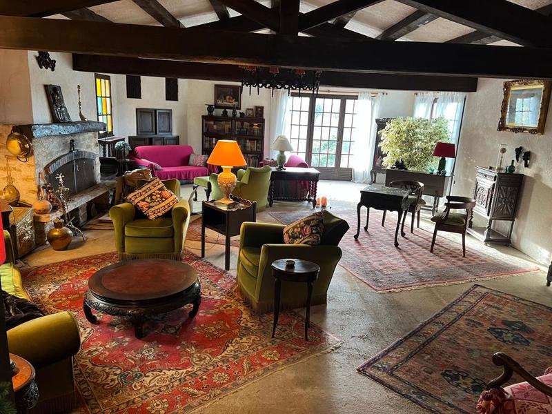 Maison - 300 m² - 6 pièces