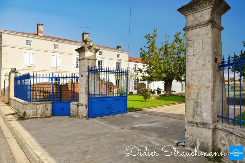 Maison - 234 m² - 7 pièces