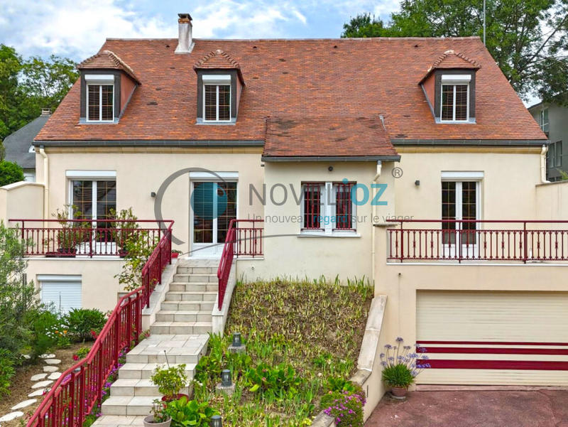 Maison - 291 m² - 9 pièces