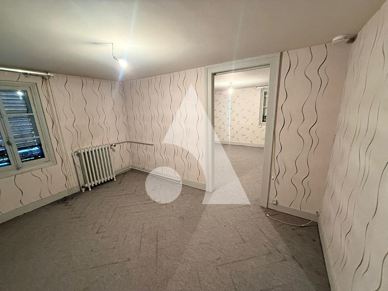 Maison - 215 m² - 9 pièces