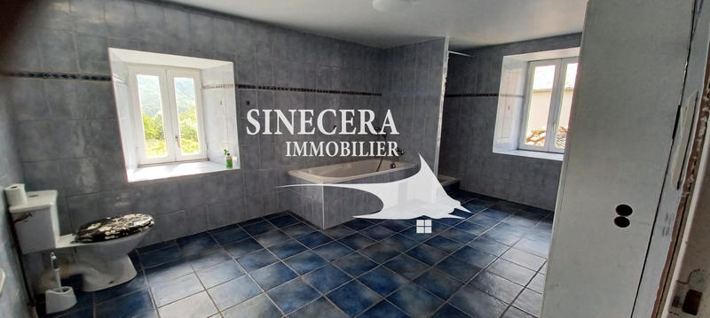 Maison - 240 m² - 7 pièces