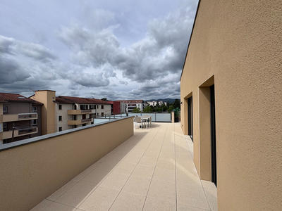 Appartement - 90 m² - 4 pièces