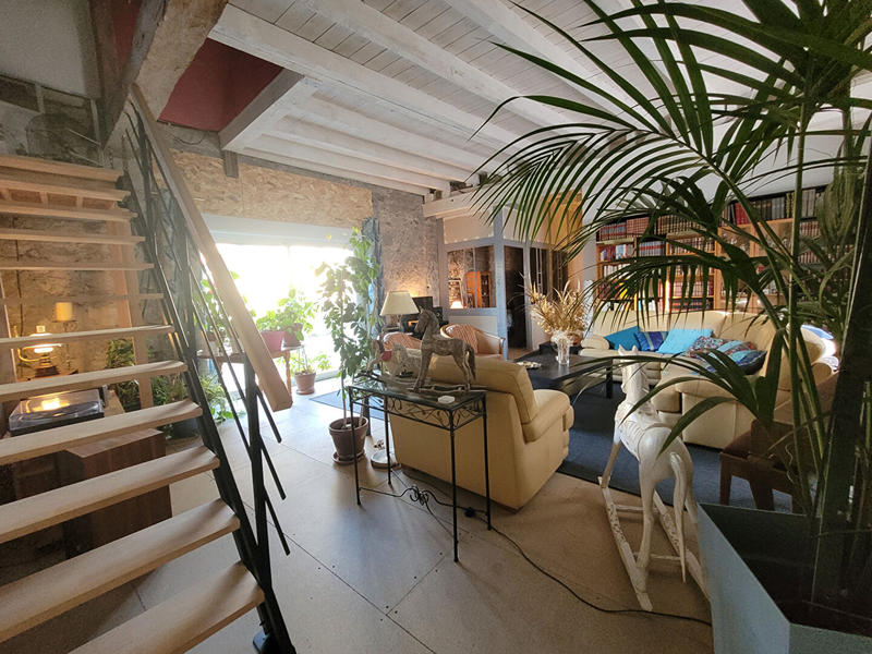 Maison - 237 m² - 10 pièces