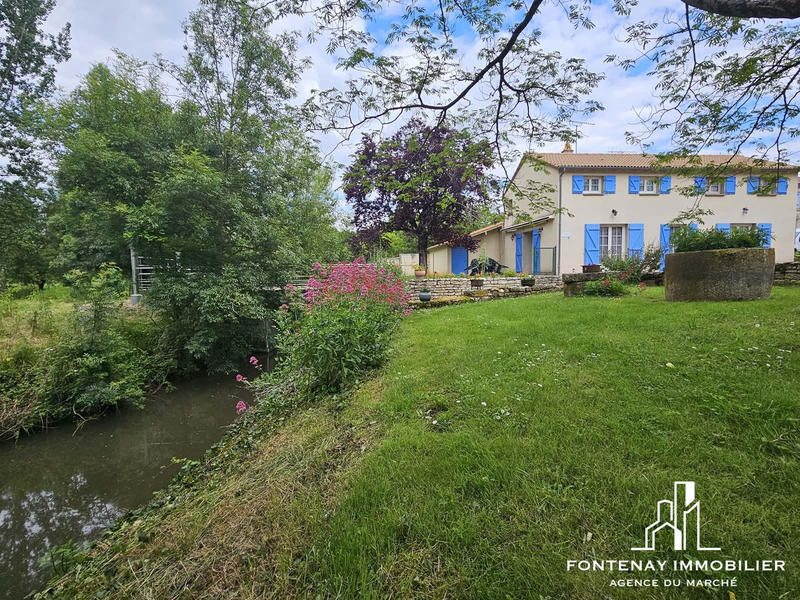 Maison - 220 m² - 11 pièces