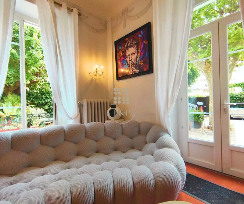 Maison - 408 m² - 7 pièces