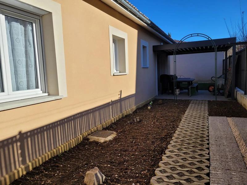 Maison - 95 m² - 4 pièces