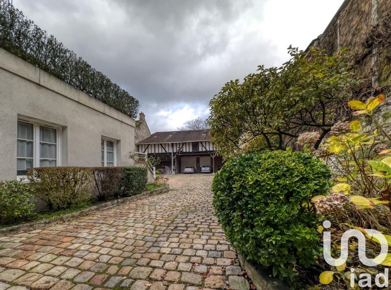 Maison - 317 m² - 10 pièces