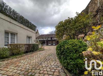 Maison - 317 m² - 10 pièces