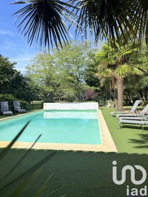 Maison - 605 m² - 19 pièces