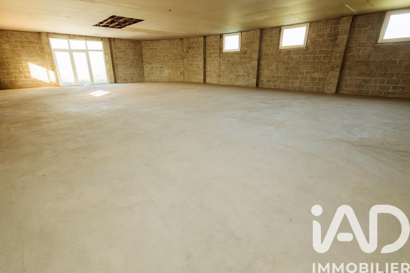 Maison - 270 m² - 2 pièces