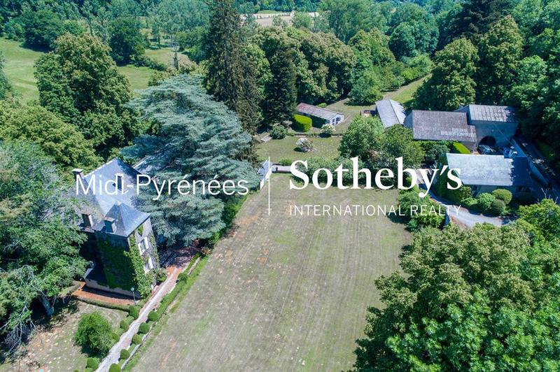 Manoir - 1 000 m² - 28 pièces