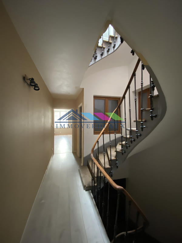 Maison - 239 m² - 7 pièces