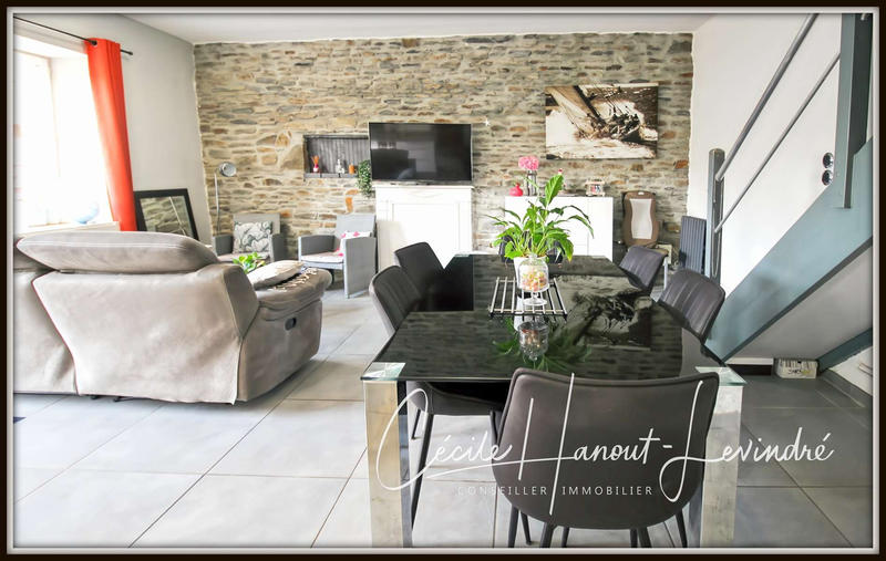 Maison - 202 m² - 9 pièces