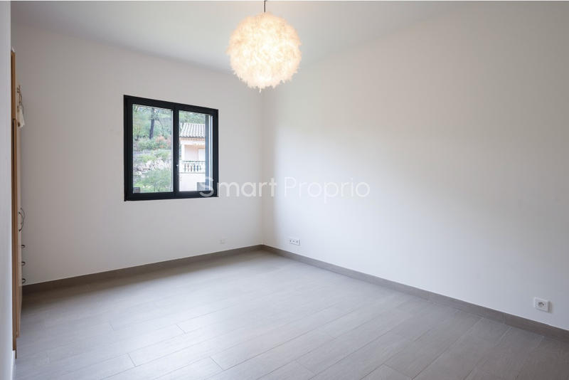 Propriété - 250 m² - 6 pièces