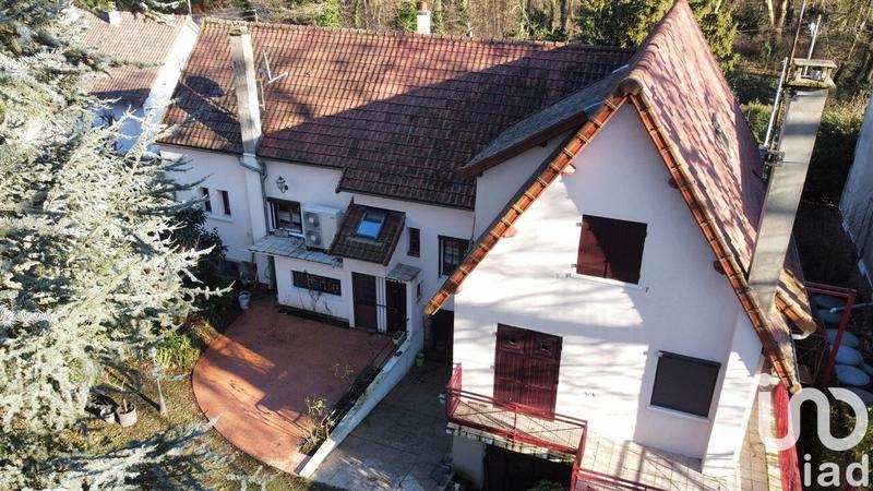 Maison - 260 m² - 12 pièces