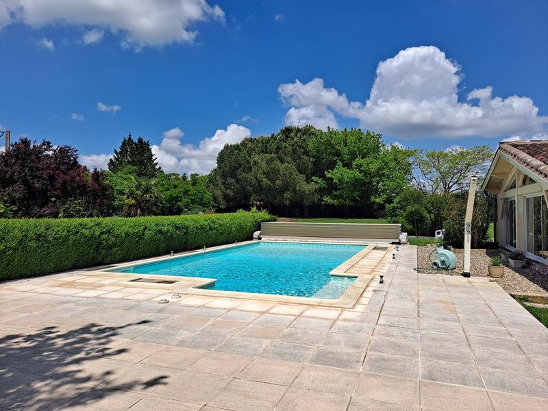 Maison - 295 m² - 7 pièces