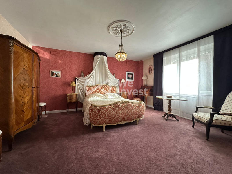 Maison - 270 m² - 8 pièces