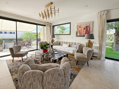 Maison - 311 m² - 5 pièces