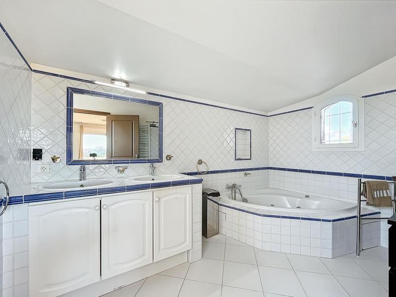 Villa - 182 m² - 5 pièces