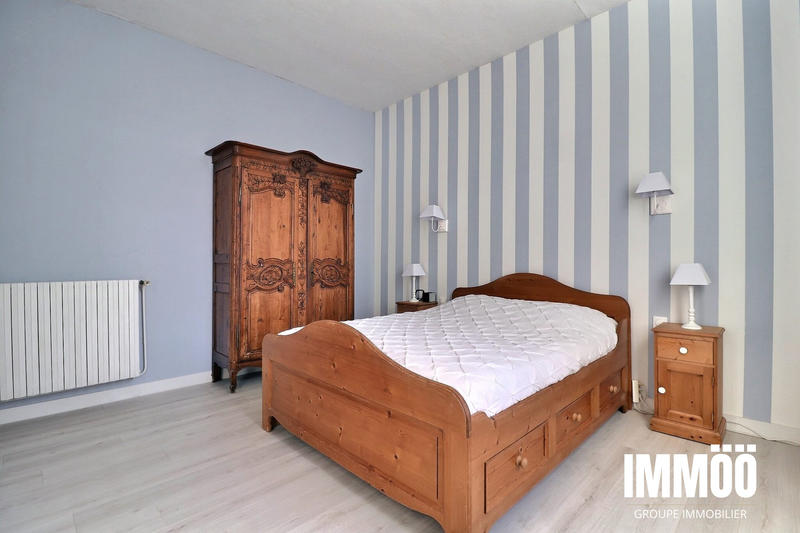 Maison - 225 m² - 10 pièces