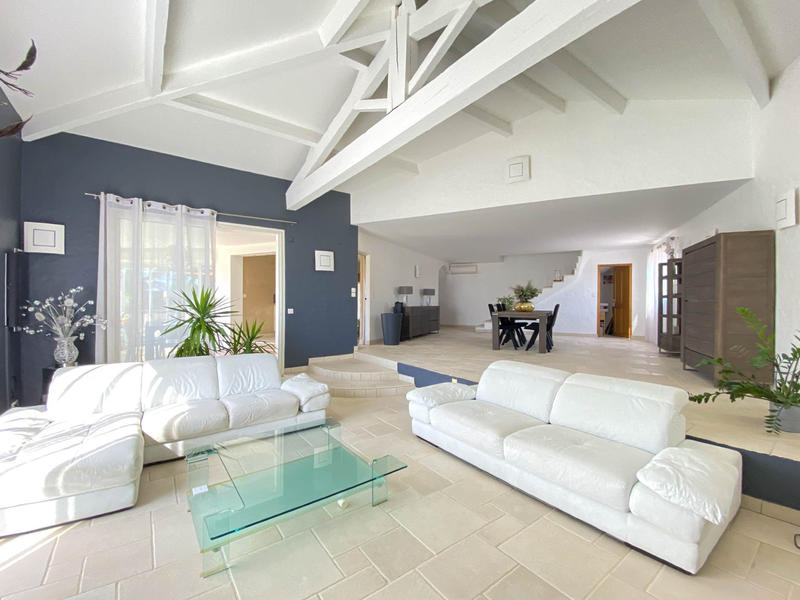 Maison - 334 m² - 8 pièces