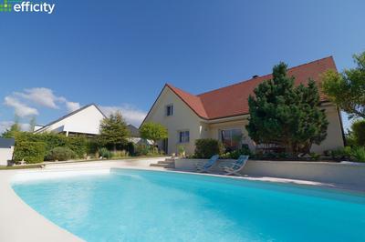 Maison - 215 m² - 7 pièces