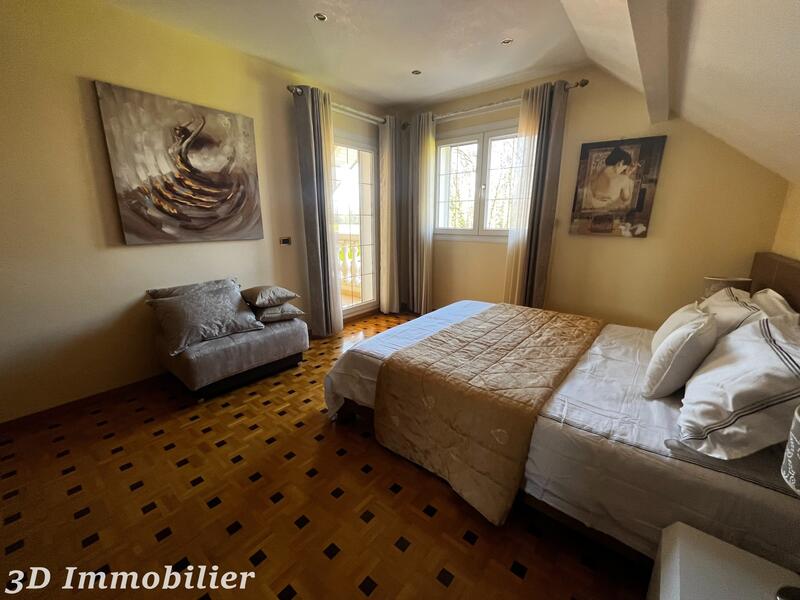 Maison - 211 m² - 10 pièces