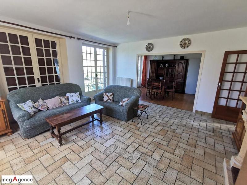 Maison traditionnelle - 186 m² - 7 pièces