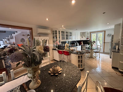 Maison - 159 m² - 9 pièces