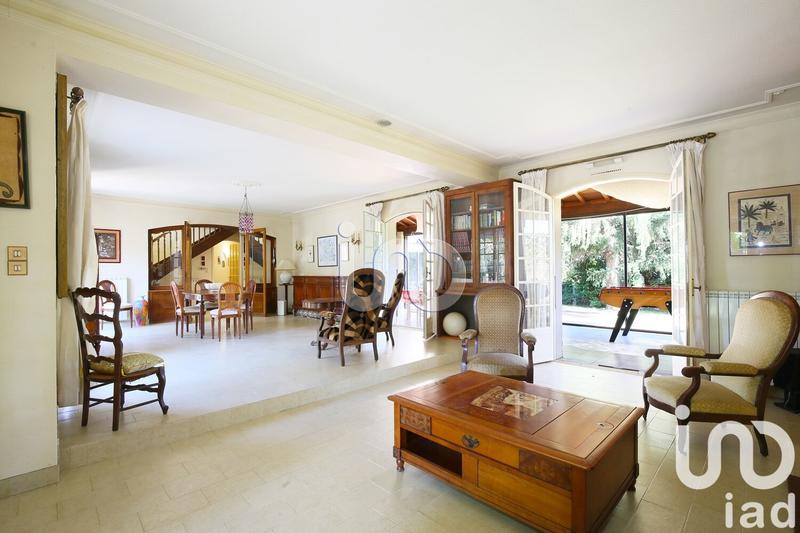 Maison - 220 m² - 7 pièces