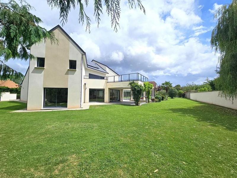 Maison - 530 m² - 10 pièces