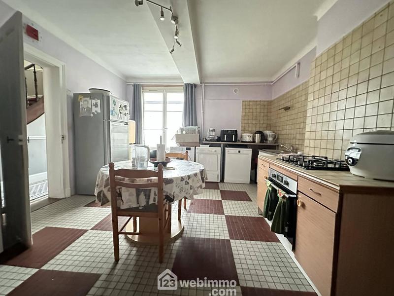 Maison - 218 m² - 13 pièces