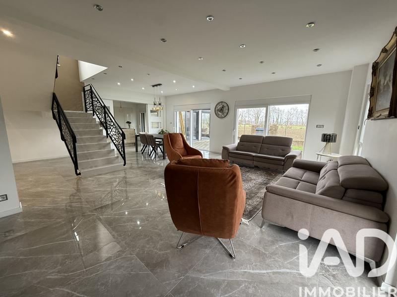 Maison - 214 m² - 7 pièces