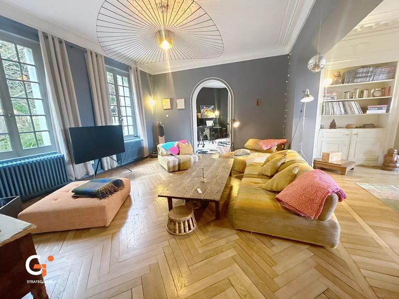 Propriété - 365 m² - 12 pièces