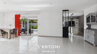 Maison - 122 m² - 4 pièces