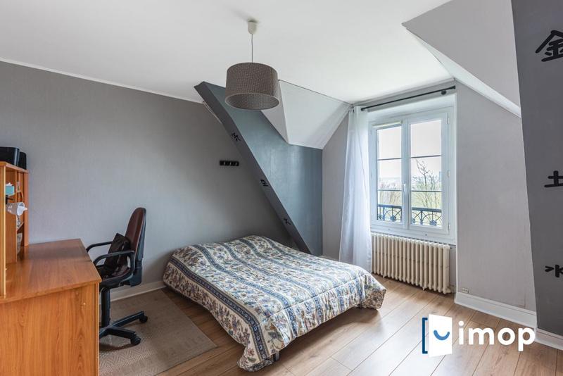 Maison - 234 m² - 7 pièces