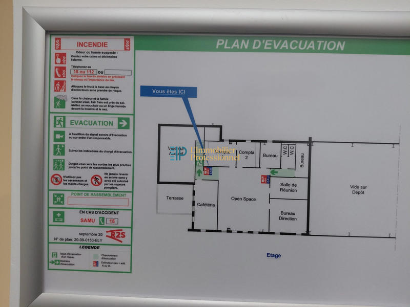 Local d'activités - 833 m²