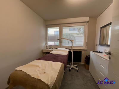 Local commercial - 88 m² - 6 pièces