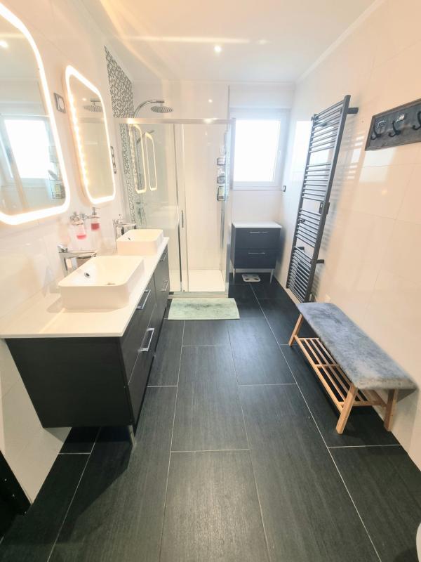 Maison - 208 m² - 7 pièces